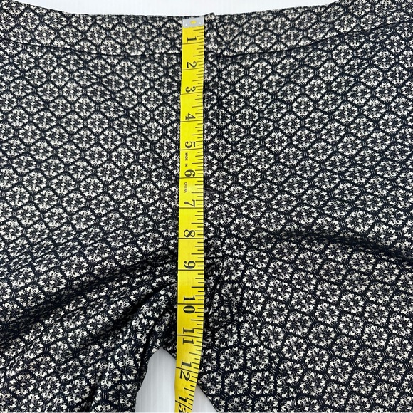 Chicos Pants Women’s Size 0.5 Gold Black Jacquard Mid Rise Ankle Holiday City - Picture 4 of 9